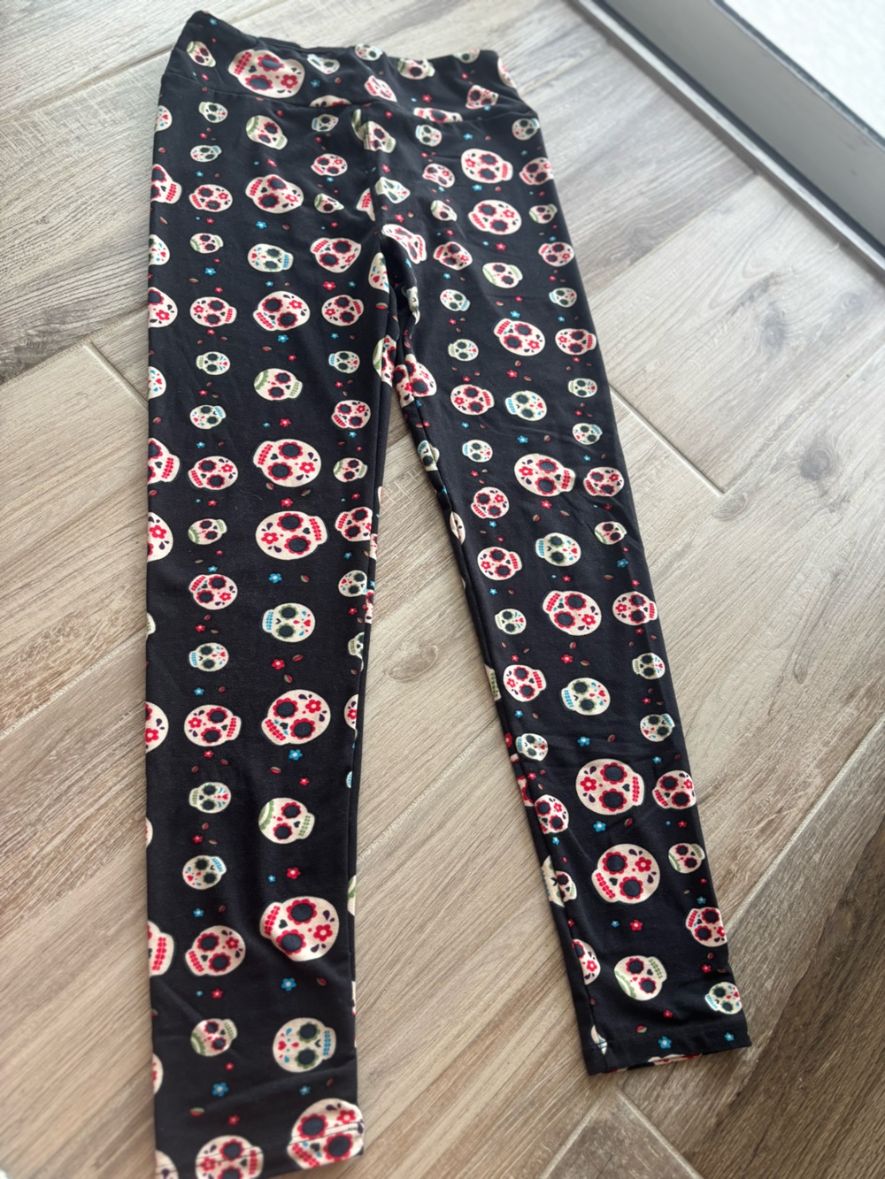 LuLaRoe Black Leggings with Red and Cream Sugar Skull Print